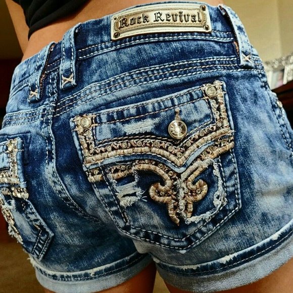😎HTF🤘 ROCK REVIVAL BETTY Medium ACID WASH EMBELLISHED SHORTS 30 - Picture 1 of 16